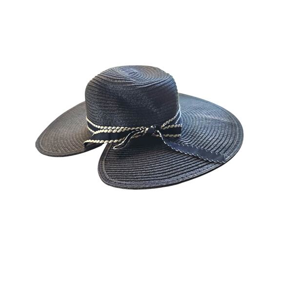 Rubylishious 
Women's summer sun hat
Black with white and black ribbon for decor - Picture 2 of 2